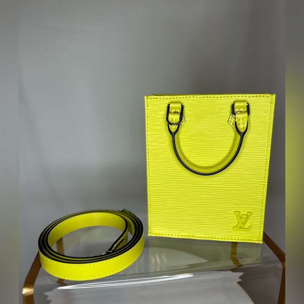 LOUIS VUITTON PETIT SAC PLAT